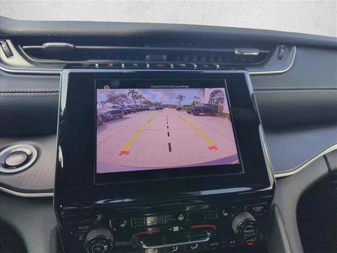 New 2025 Jeep Grand Cherokee Altitude image 10