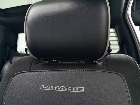 Used 2019 RAM 1500 Laramie AWD/4WD image 4