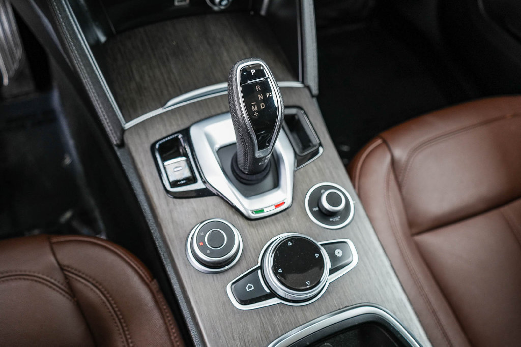 Used 2022 Alfa Romeo Stelvio Ti AWD/4WD image 18
