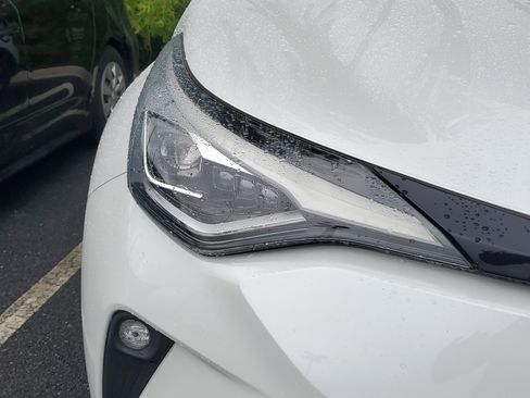 Used 2022 Toyota C-HR Limited FWD image 7