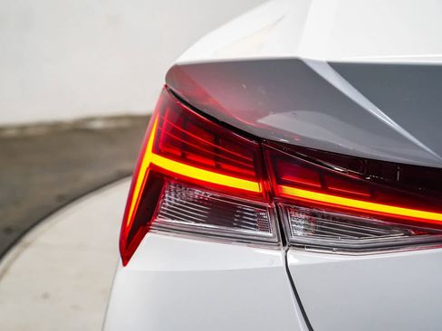 Used 2025 Hyundai Elantra SEL image 11