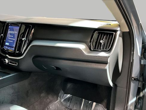 Certified 2024 Volvo XC60 B5 Core w/ Climate Package AWD/4WD image 18