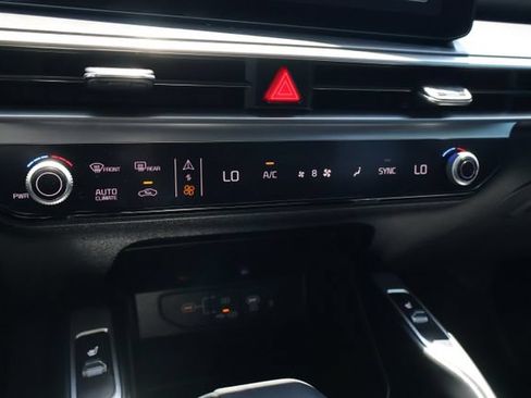 Used 2024 Kia Sorento EX FWD image 13