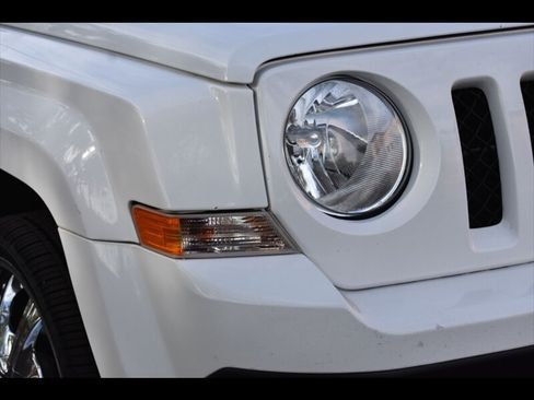 Used 2016 Jeep Patriot Latitude AWD/4WD image 40