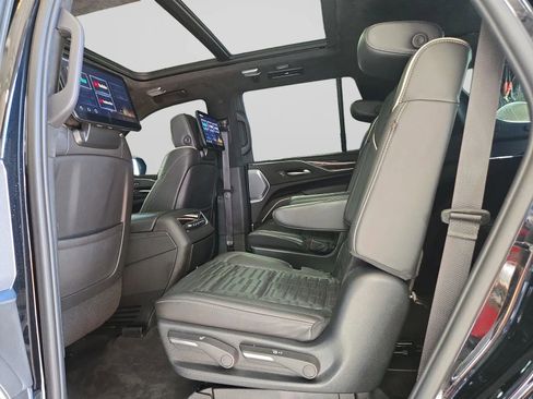 Used 2023 Cadillac Escalade Sport Platinum w/ LPO, ONYX Package AWD/4WD image 27