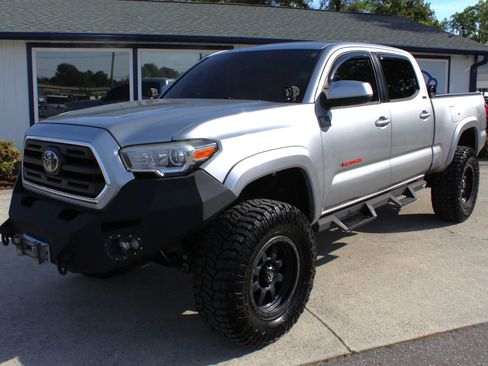 Used 2018 Toyota Tacoma SR5 image 32