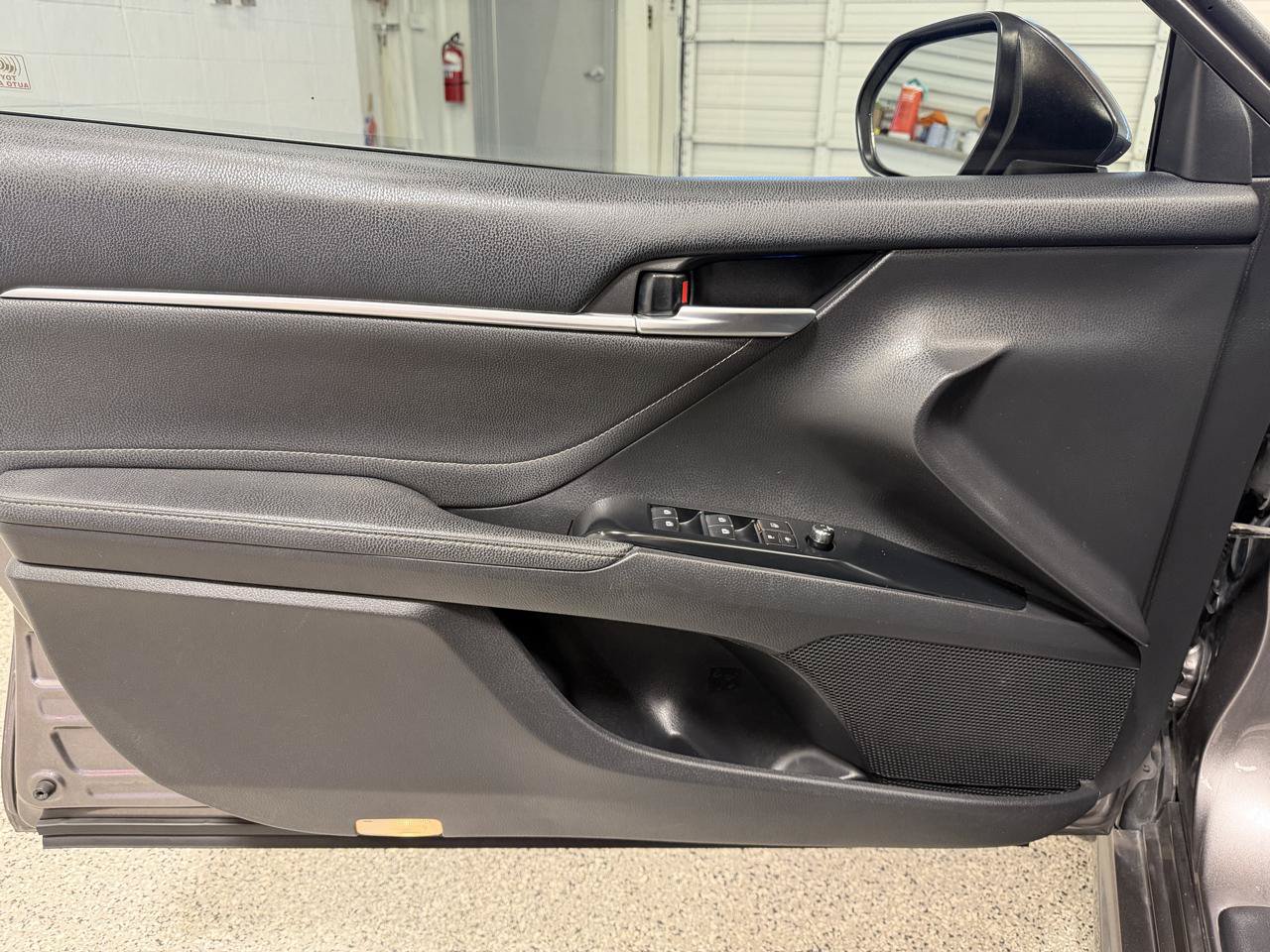 Used 2018 Toyota Camry XSE FWD image 11