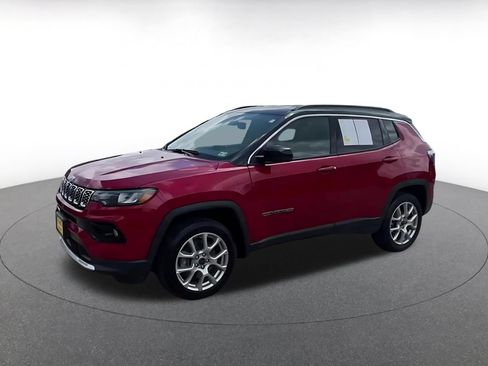 Used 2025 Jeep Compass Limited AWD/4WD image 7