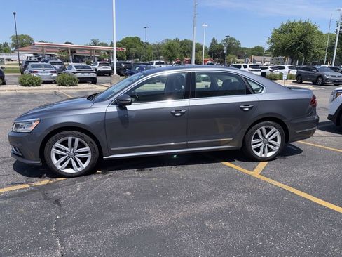 Used 2017 Volkswagen Passat 1.8T SEL Premium FWD image 4