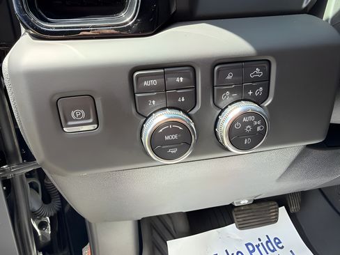 Used 2023 GMC Sierra 1500 AT4 w/ AT4 Preferred Package AWD/4WD image 25