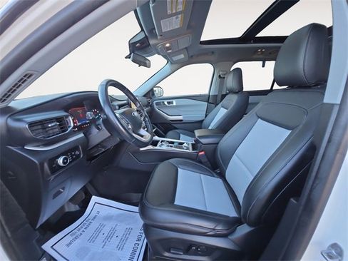 Certified 2023 Ford Explorer XLT w/ Equipment Group 202A image 9