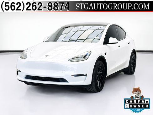 Used 2024 Tesla Model Y Long Range AWD/4WD image 1