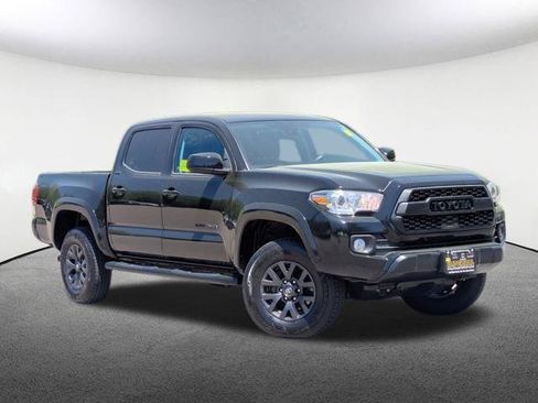 Certified 2023 Toyota Tacoma SR5 AWD/4WD image 2