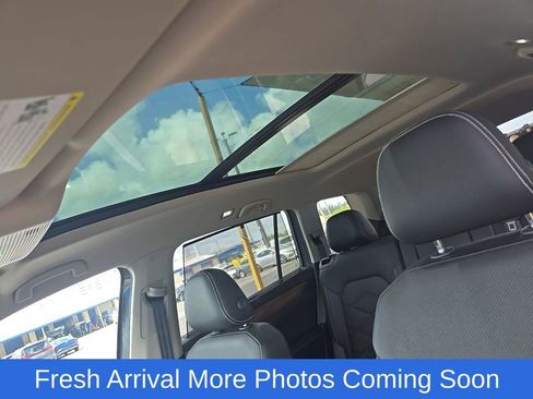 Used 2025 Volkswagen Atlas SE FWD image 13