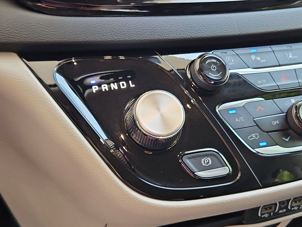 Used 2024 Chrysler Pacifica Touring-L FWD image 20