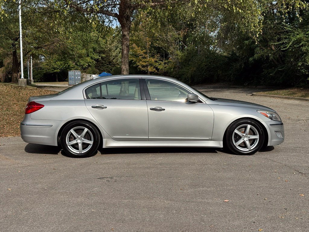 Used 2012 Hyundai Genesis 3.8 RWD image 4