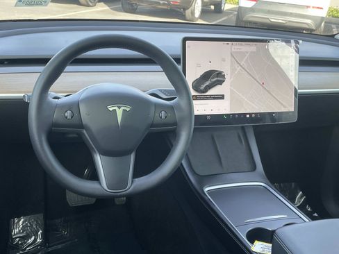Used 2021 Tesla Model Y Long Range image 6