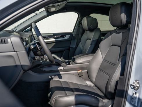 New 2026 Porsche Cayenne Coupe AWD/4WD image 5