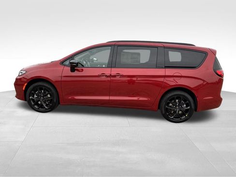 New 2026 Chrysler Pacifica Select image 2
