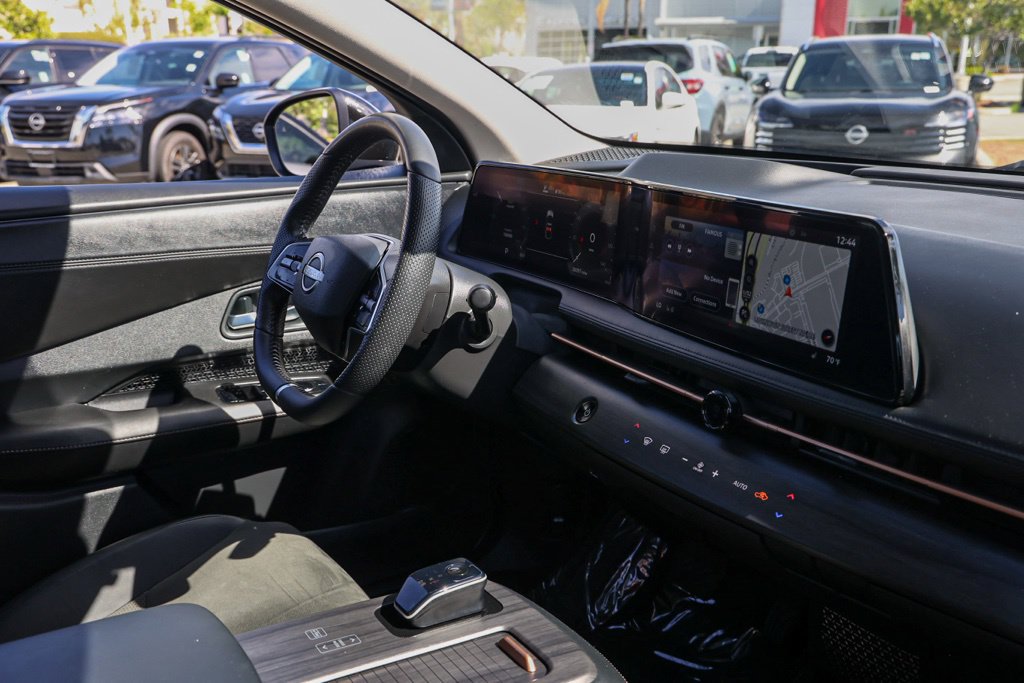 Used 2024 Nissan Ariya AWD image 22