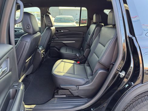 Used 2025 Chevrolet Traverse LT image 33