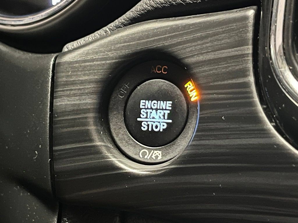 Used 2021 Jeep Grand Cherokee Laredo X AWD/4WD image 14