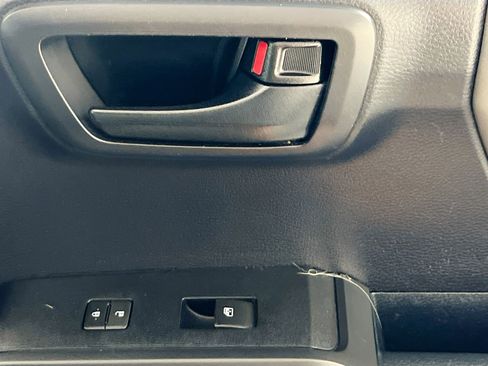 Used 2018 Toyota Tacoma SR RWD image 31