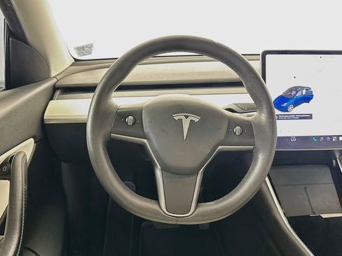 Used 2021 Tesla Model Y Long Range AWD/4WD image 16