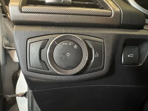 Used 2020 Ford Fusion SE FWD image 18