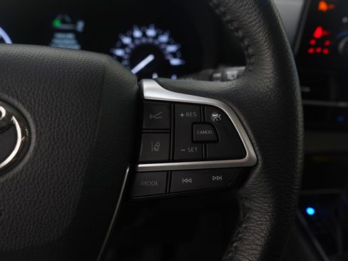 Used 2021 Toyota Sienna XLE w/ XLE Plus Package image 29