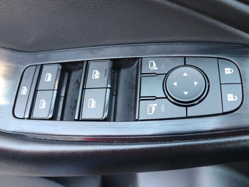 Used 2024 Nissan Rogue S image 42