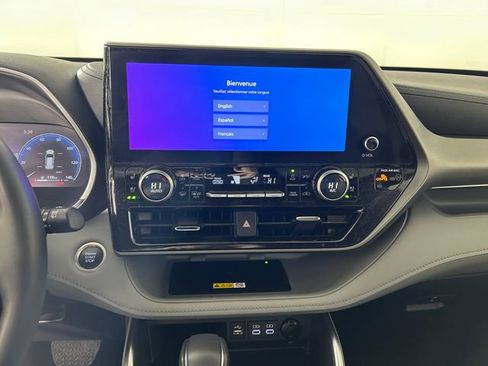 Used 2024 Toyota Highlander Limited image 22