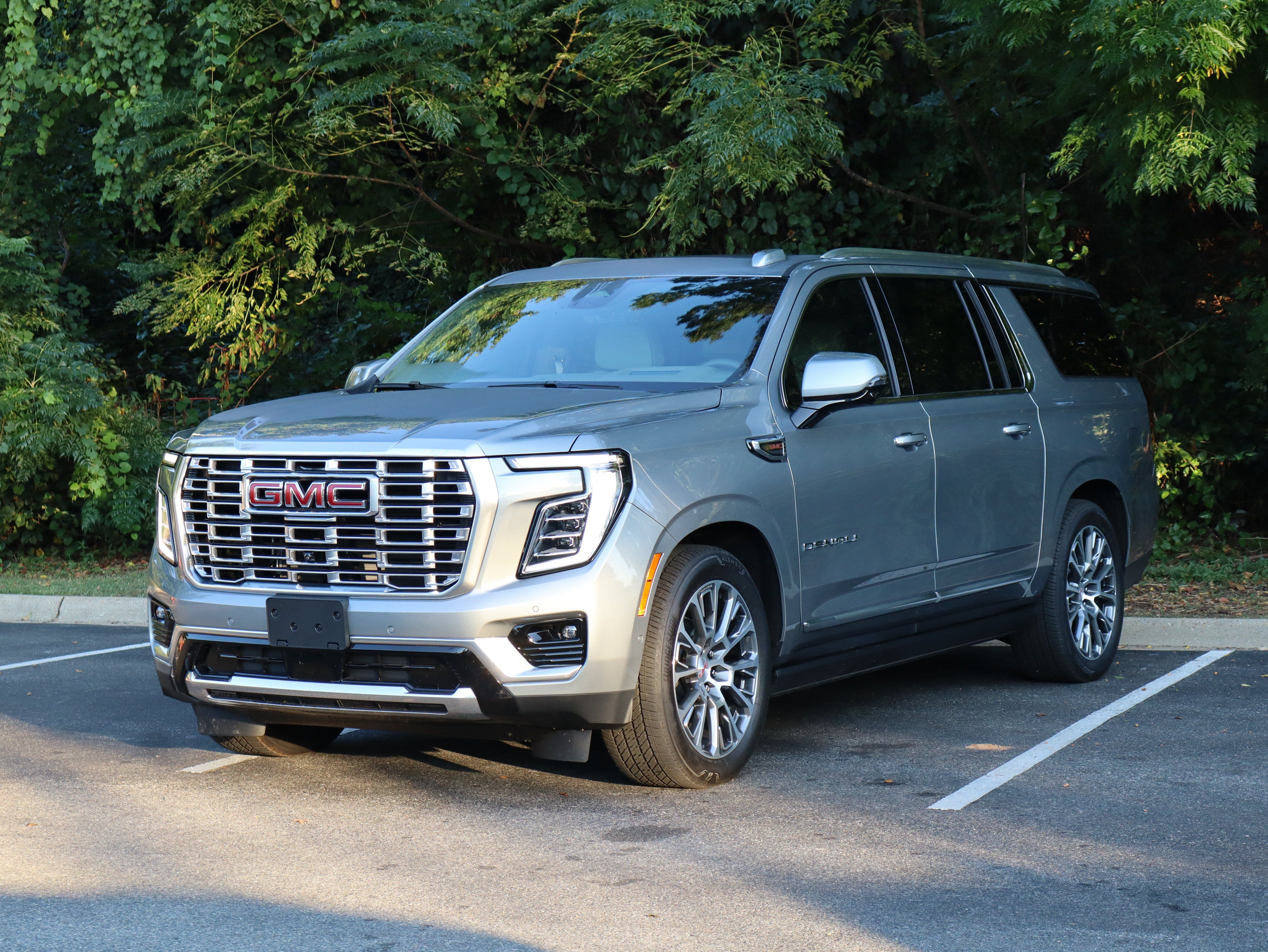 Used 2026 GMC Yukon XL Denali w/ Denali Reserve Package AWD/4WD image 5