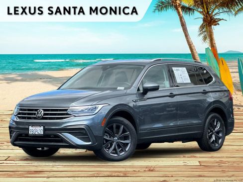 Used 2022 Volkswagen Tiguan SE image 1