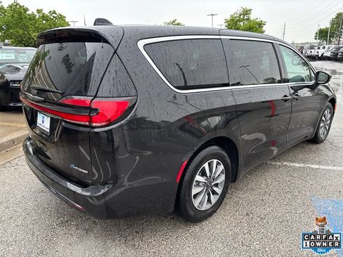 Used 2023 Chrysler Pacifica Touring-L FWD image 24