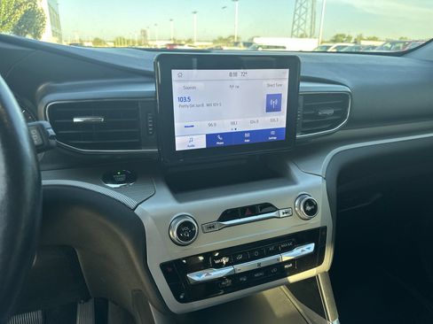 Used 2021 Ford Explorer XLT w/ Equipment Group 202A AWD/4WD image 13