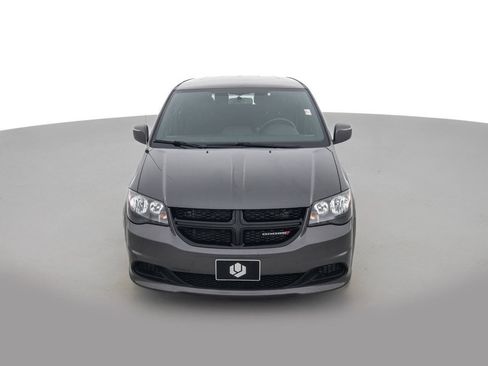 Used 2017 Dodge Grand Caravan SE FWD image 2