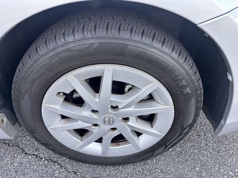 Used 2014 Toyota Prius V Five image 37