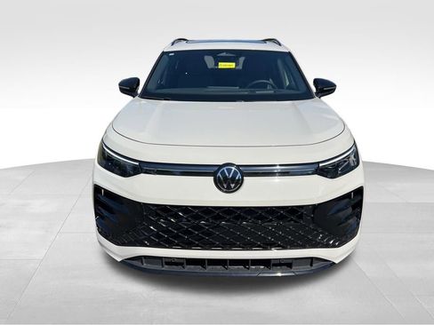 New 2026 Volkswagen Tiguan SE R-Line FWD image 3