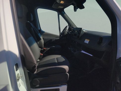 Used 2025 Mercedes-Benz Sprinter 2500 image 12