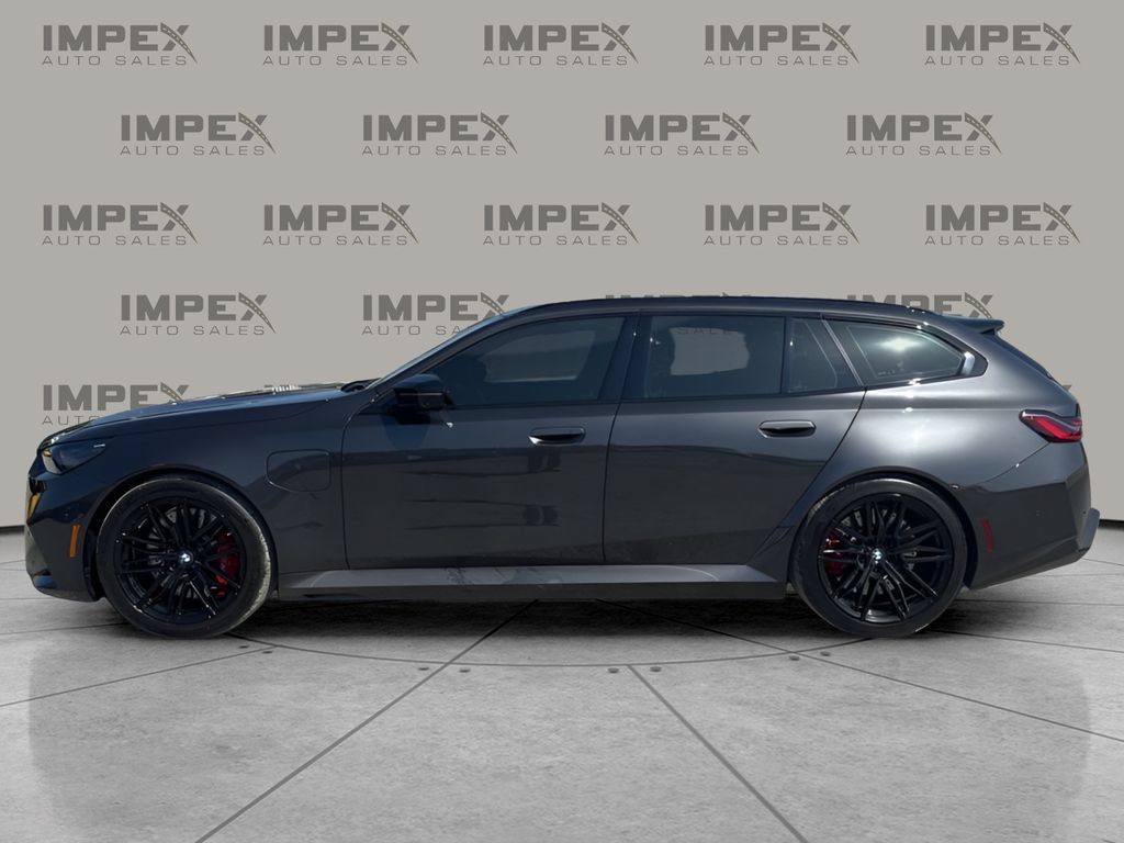 Used 2025 BMW M5 Touring AWD/4WD image 2