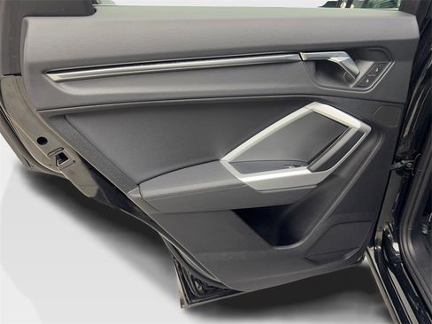 Used 2025 Audi Q3 2.0T Premium image 38