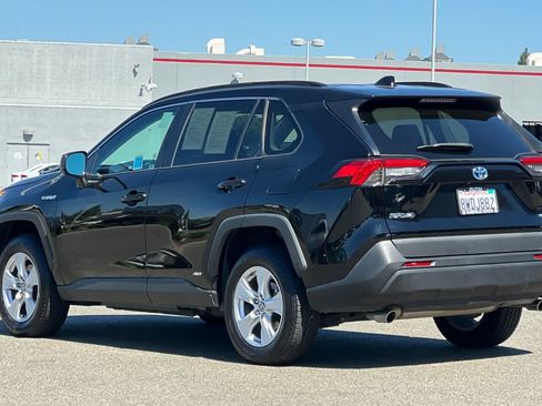 Used 2021 Toyota RAV4 LE AWD/4WD image 7