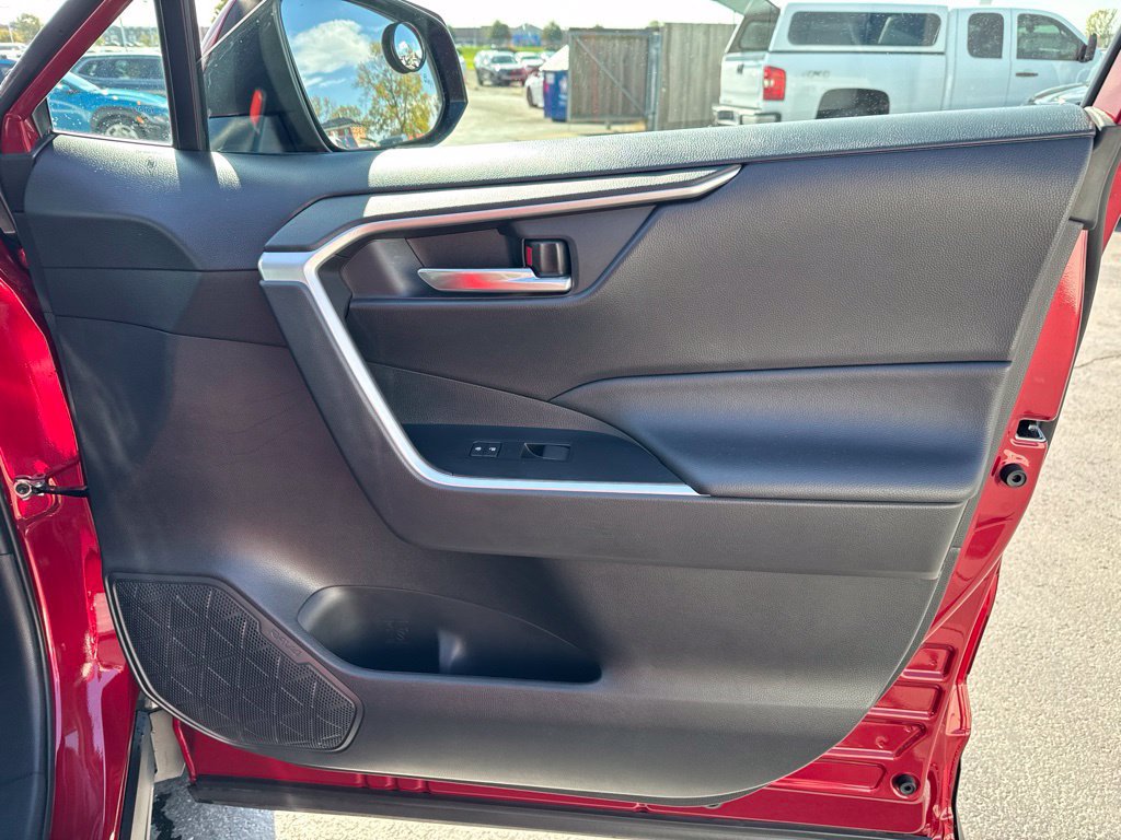 Used 2020 Toyota RAV4 XLE w/ All Weather Liner Package AWD/4WD image 40