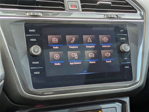 Used 2022 Volkswagen Tiguan SE R-Line image 26