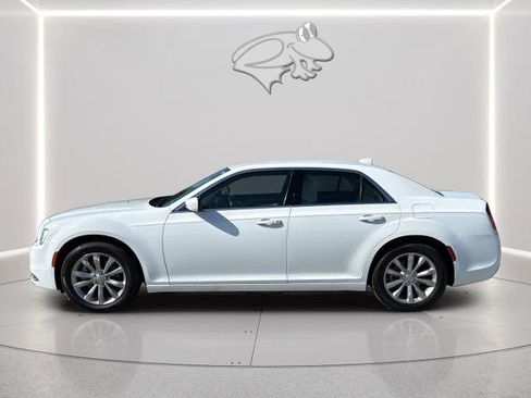 Used 2022 Chrysler 300 Touring image 3