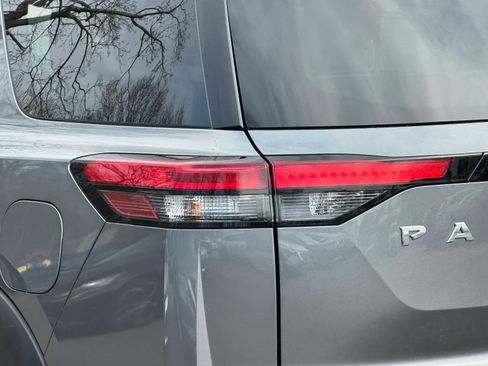 Used 2023 Nissan Pathfinder SL AWD/4WD image 8