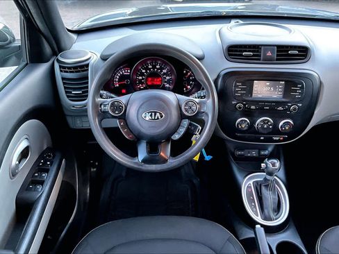 Used 2016 Kia Soul + image 5