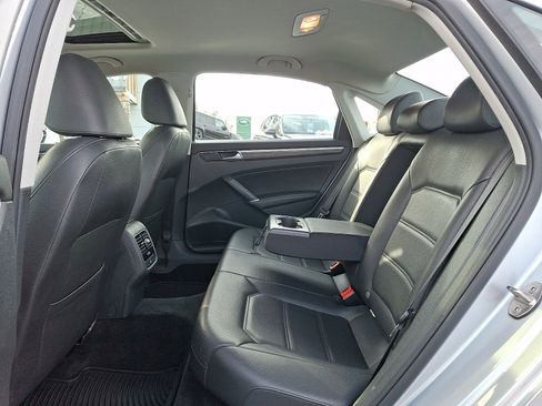 Used 2018 Volkswagen Passat 2.0T SE image 10