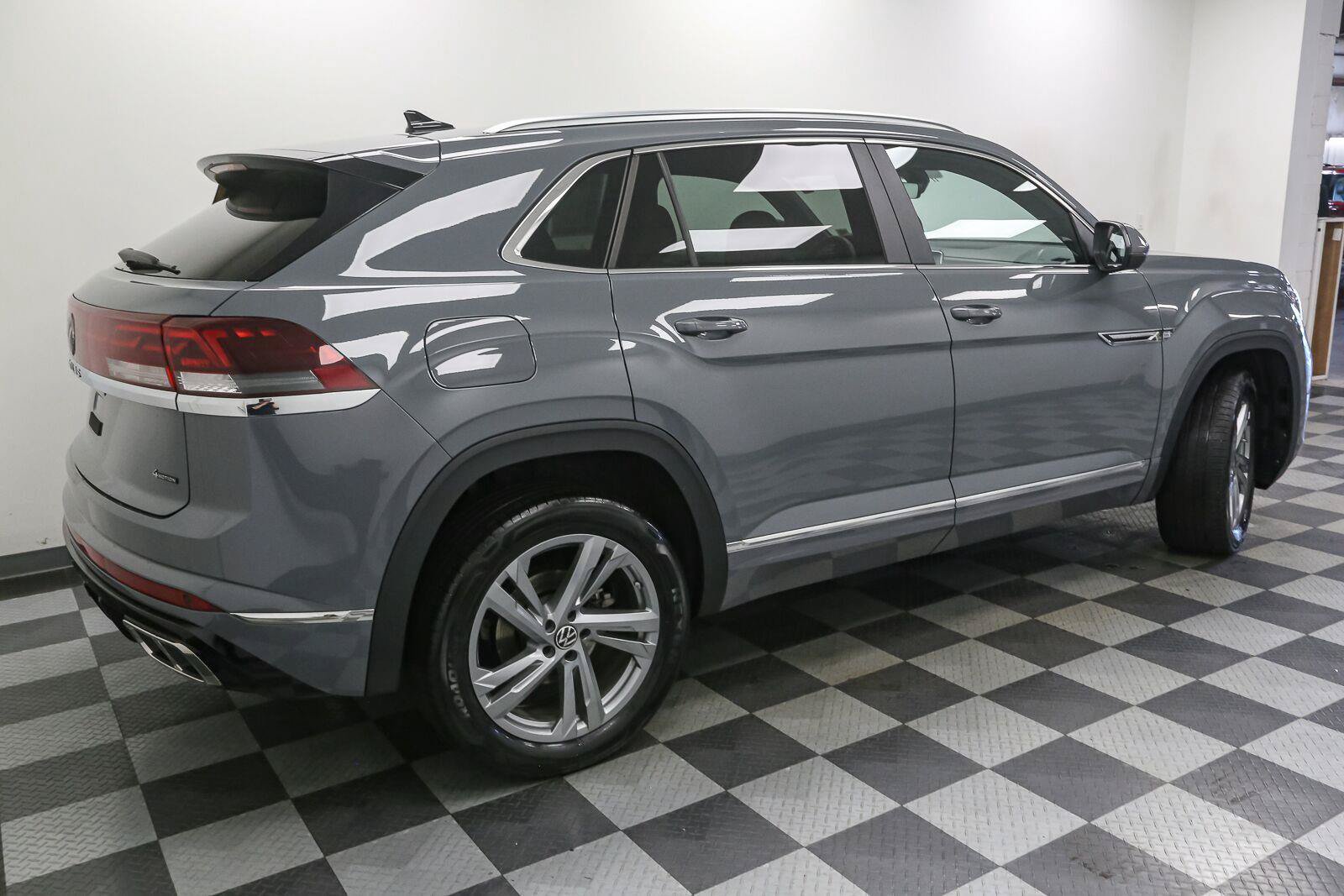 Certified 2024 Volkswagen Atlas Cross Sport SEL R-Line AWD/4WD image 11